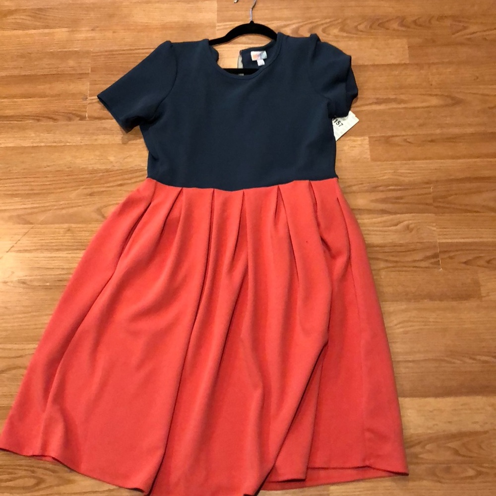 Lularoe Amelia size L. New with tags